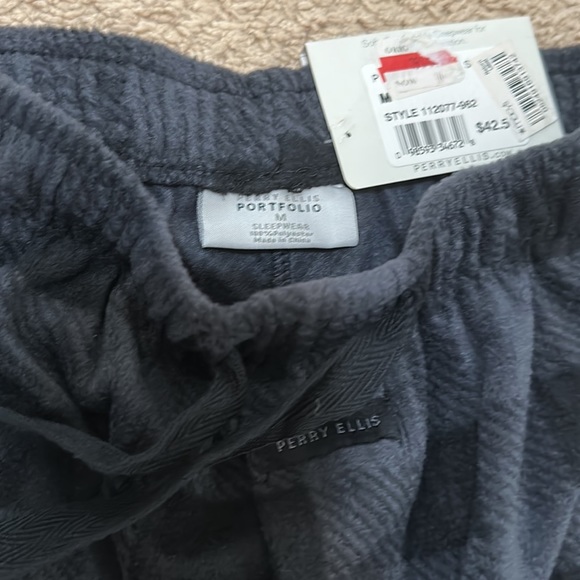 Perry Ellis - Picture 2 of 4